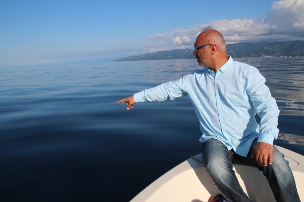 Foto - "Osmanlı'dan beri biliniyor" diyerek heyecanlandıran haberi verdi! Resmen denizden petrol fışkırıyor