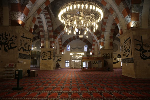 Foto - Osmanlı mimarisinin en güzel örneklerinden! Hat yazılarıyla bir şaheser: Edirne Eski Cami