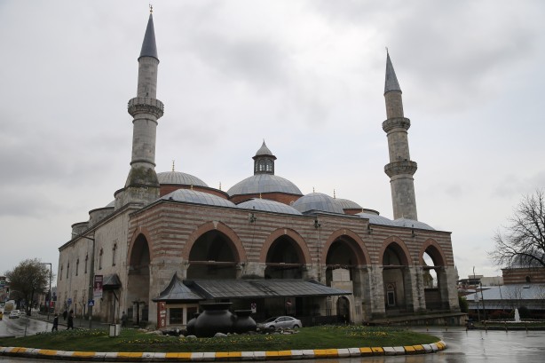 Foto - Osmanlı mimarisinin en güzel örneklerinden! Hat yazılarıyla bir şaheser: Edirne Eski Cami