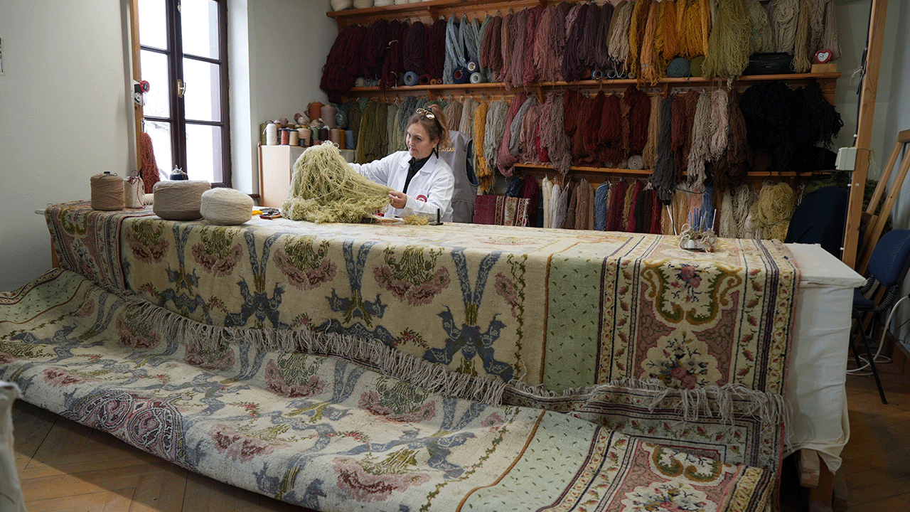 Osmanlı mirası onların elinden geçiyor