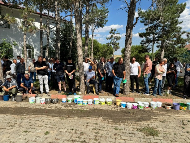 Foto - Osmanlı’dan kalan geleneği sürdürüyorlar! Kurban eti girmeyen ev kalmıyor