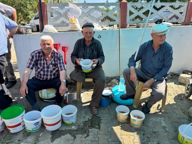 Foto - Osmanlı’dan kalan geleneği sürdürüyorlar! Kurban eti girmeyen ev kalmıyor