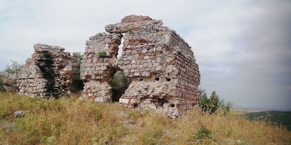 Foto - Osmanlı’dan kalan tarihi kale ilgi bekliyor