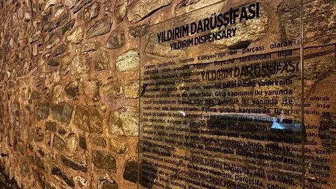 Foto - Osmanlı’nın 634 yıllık ilk hastanesinde şoke eden olay: Kubbeden yere çakıldı!