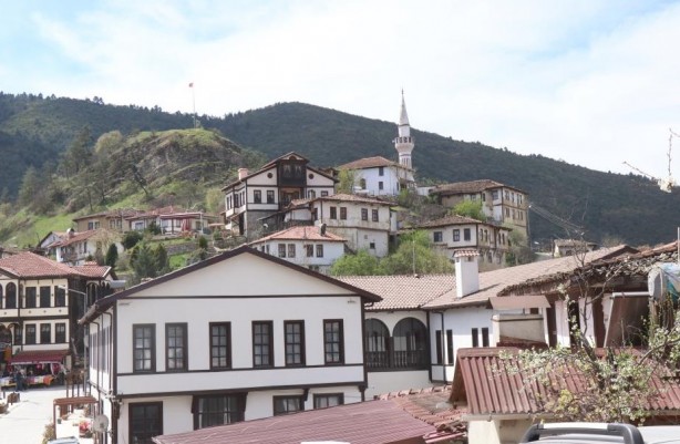 Osmanlı'nın ilk fethettiği topraklardaki bu evler görenleri tarihi yolculuğa çıkarıyor