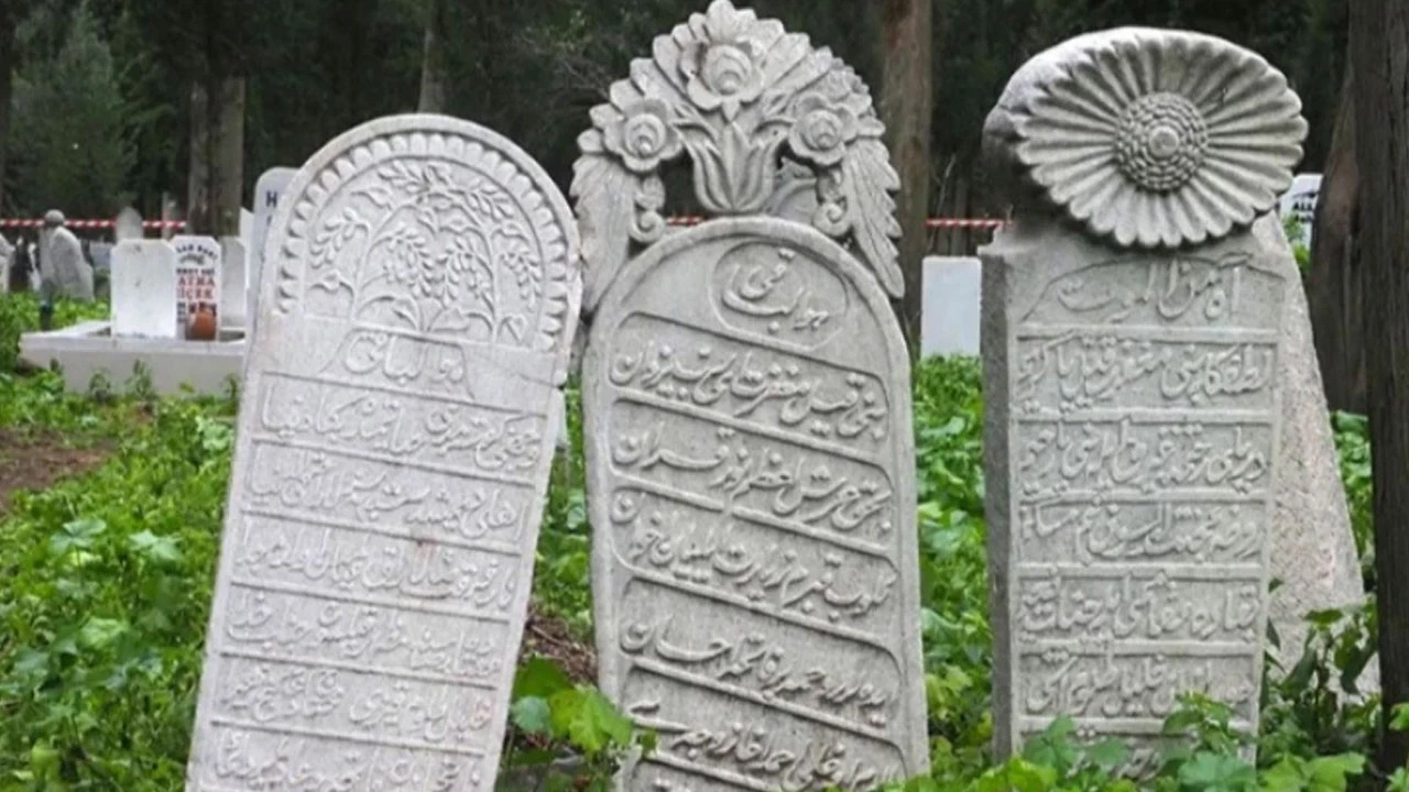 Osmanlı mezar taşları tarihe ışık tutuyor... Prof. Dr. Gülay Apa Kurtişoğlu anlattı