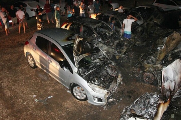 Foto - Otel otoparkında yangın çıktı 10 araç küle döndü