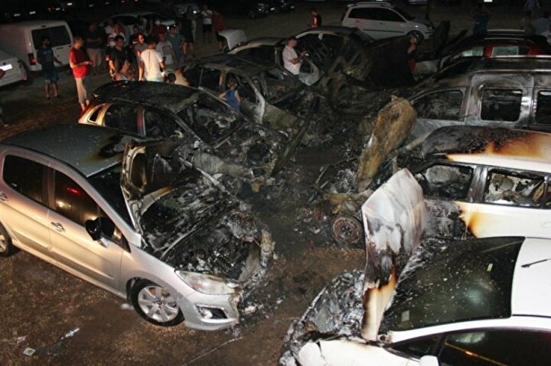 Foto - Otel otoparkında yangın çıktı 10 araç küle döndü