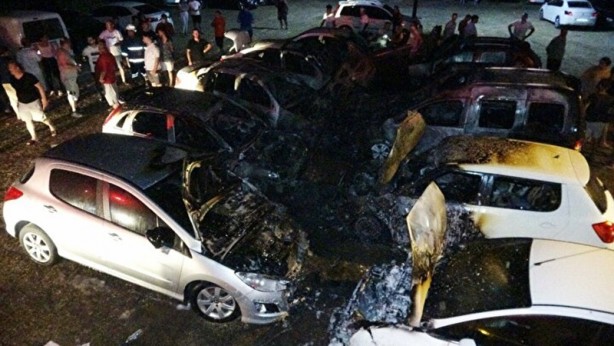 Foto - Otel otoparkında yangın çıktı 10 araç küle döndü