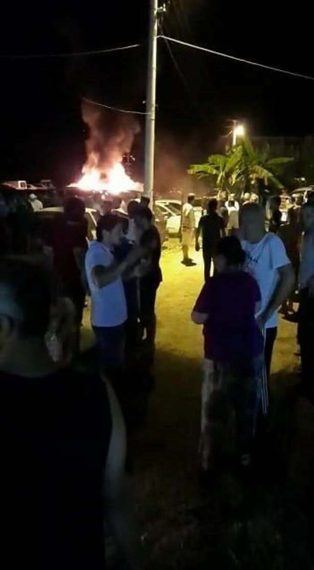 Foto - Otel otoparkında yangın çıktı 10 araç küle döndü