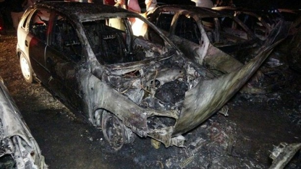 Foto - Otel otoparkında yangın çıktı 10 araç küle döndü