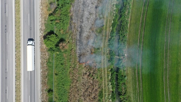 Foto - Otlukta çıkan yangın ekili arazilere sıçramadan söndürüldü