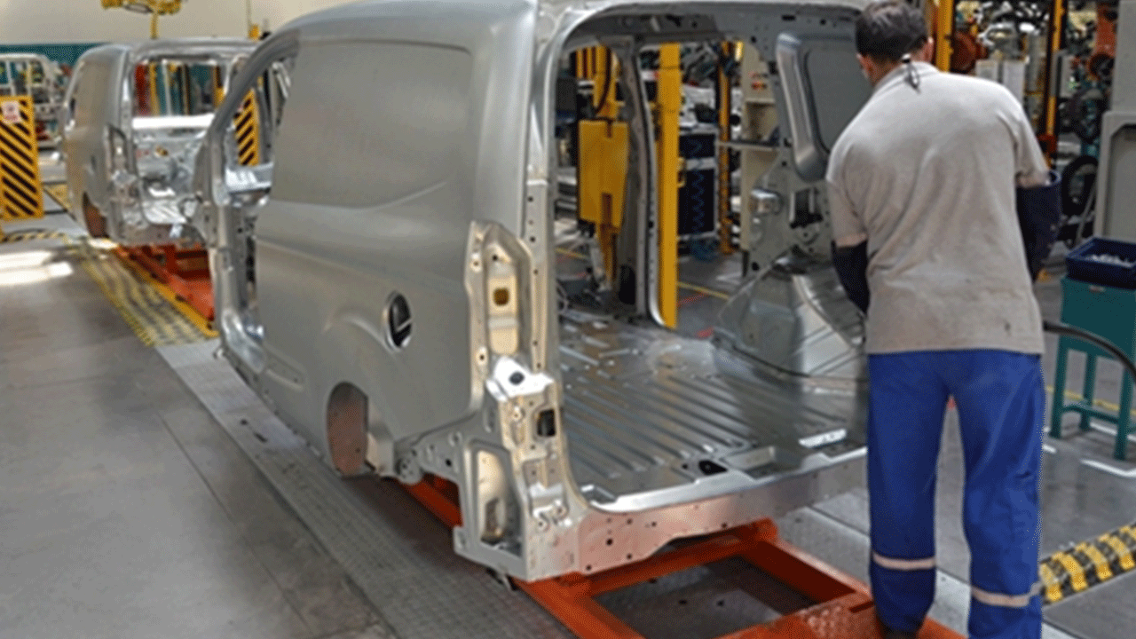 Oto devine büyük şok: 2 yıl boyunca yavaş yavaş çalmışlar!