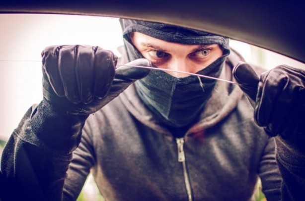  Oto hırsızlarının akıl almaz yöntemi deşifre edildi!