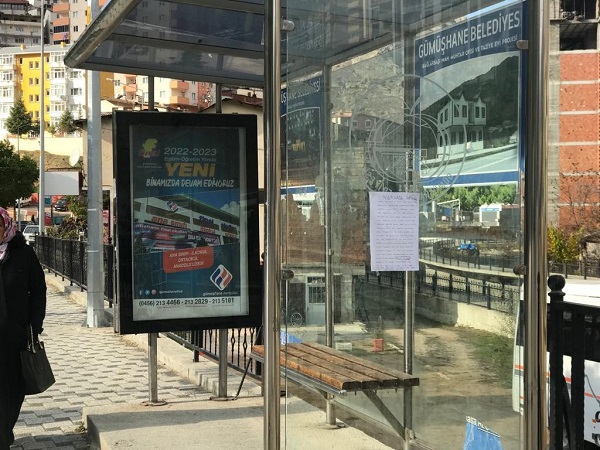 Foto - Otobüs durağına not astı! Bakın küçük çocuk ne istiyor