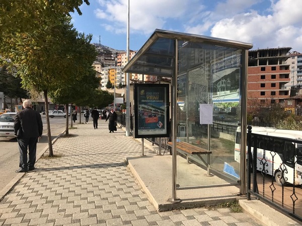 Foto - Otobüs durağına not astı! Bakın küçük çocuk ne istiyor