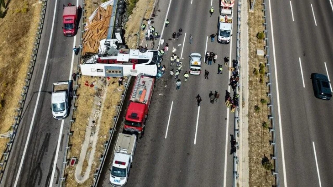 Foto - Otobüs faciasında can verenlere hüzünlü veda: Bursa’nın bağrına 11 ateş düştü
