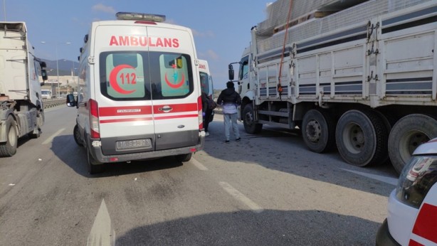 Foto - Otobüs ile kamyon çarpıştı, 24 öğrenci yaralandı
