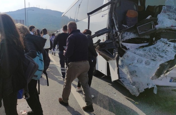 Foto - Otobüs ile kamyon çarpıştı, 24 öğrenci yaralandı