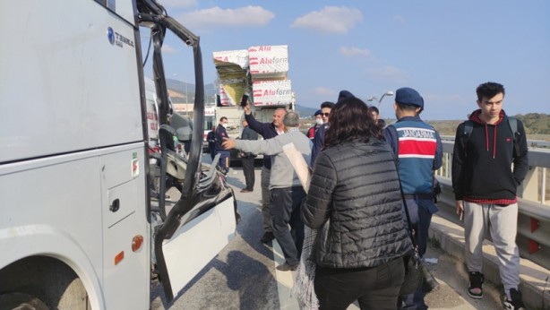 Foto - Otobüs ile kamyon çarpıştı, 24 öğrenci yaralandı