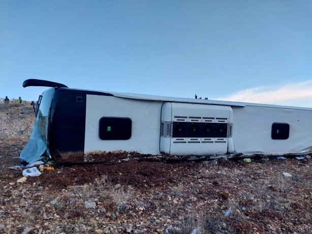Foto - Otobüs kazasında can pazarı!