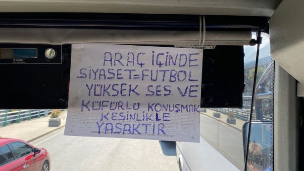 Foto - Otobüs şoförünün astığı not görenleri şaşırttı! Yazıyı gören yolcular bunu yapmaya başladı 