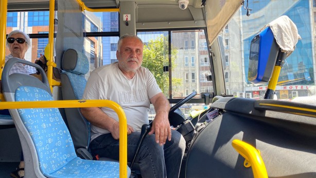 Foto - Otobüs şoförünün astığı not görenleri şaşırttı! Yazıyı gören yolcular bunu yapmaya başladı 