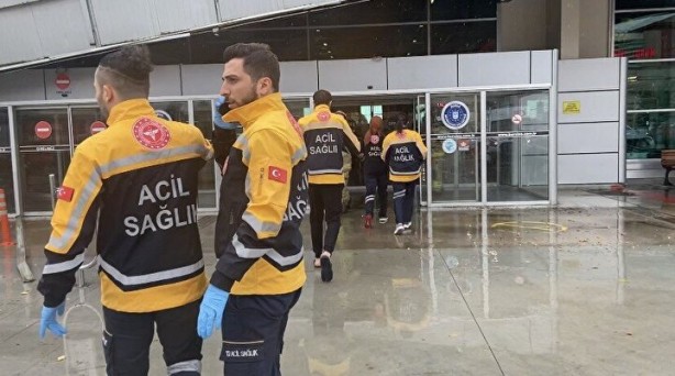 Foto - Otobüs terminaline yıldırım düştü! Çatı çöktü