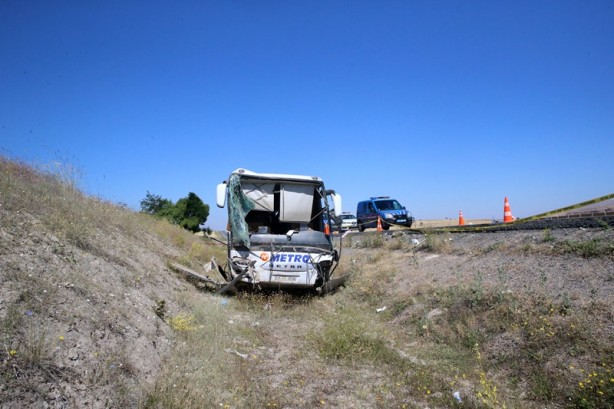 Foto - Otobüs yoldan çıktı: 12 yolcu yaralı