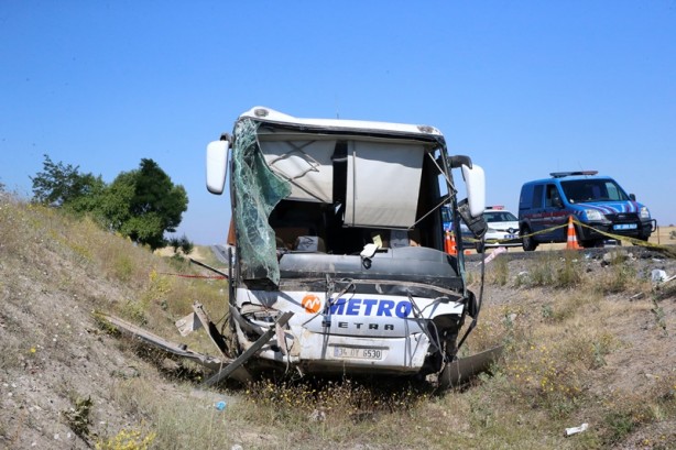Foto - Otobüs yoldan çıktı: 12 yolcu yaralı