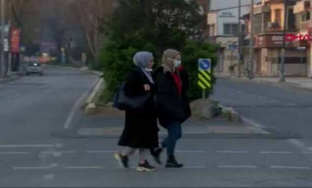 Otobüsler zamanında gelmedi, yine yığılma yaşandı