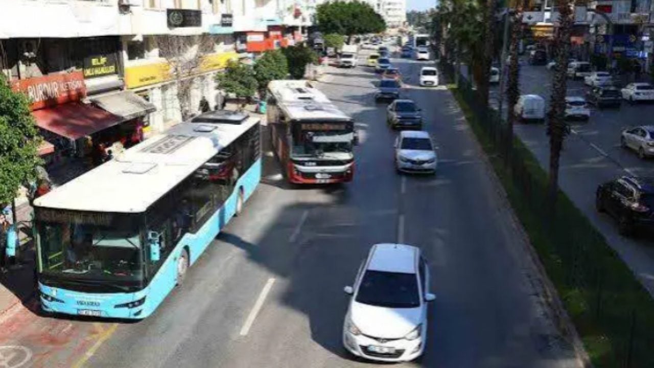 Otobüste unutulan şey şaşırttı! Oyuncak sandı canlı çıktı!