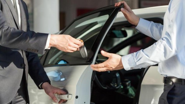 Otomobil alacaklar dikkat! Sıfır araçların fiyatları fırladı