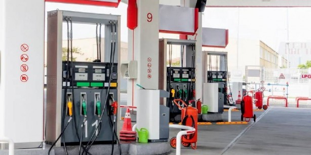 Foto - Otomobil alanlar şimdi kara kara düşünüyor! Akaryakıta zamların en büyüğü geldi