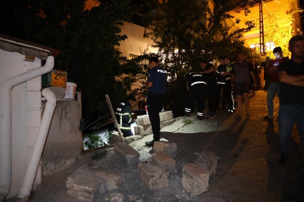 Foto - Otomobil bahçeye uçtu