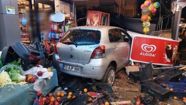 Foto - Otomobil bir dükkânın manav reyonuna böyle girdi