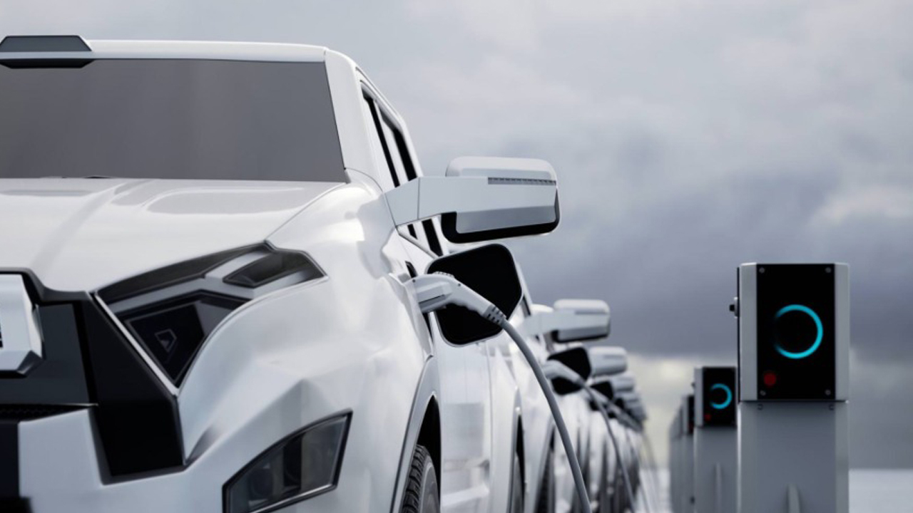 Otomobil dünyasında ezberler bozuluyor: Benzinliyi bırak elektrikliye bak