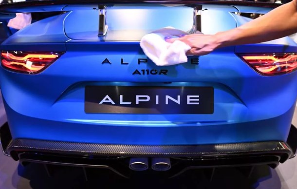 Foto - Otomobil fuarına damga vuran an! Macron böyle baktı