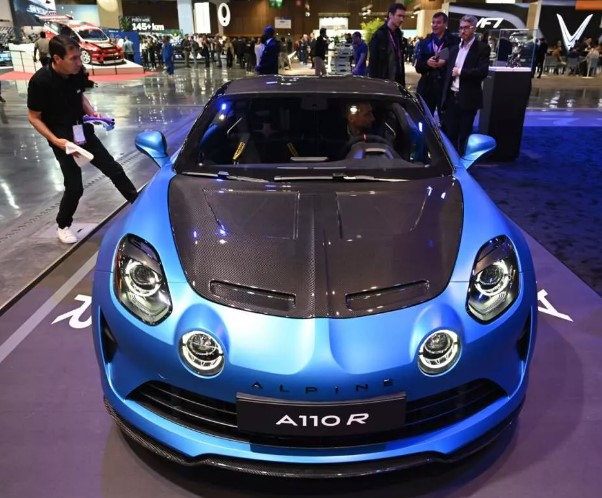 Foto - Otomobil fuarına damga vuran an! Macron böyle baktı