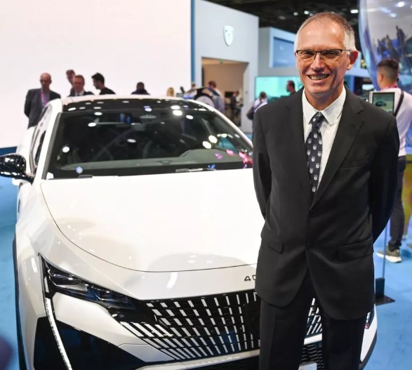 Foto - Otomobil fuarına damga vuran an! Macron böyle baktı