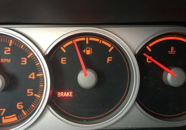 Foto - Otomobil göstergelerinde 'gizemli' üçgen işareti! Ne anlama geldiğini çok az kişi biliyor