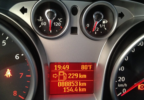 Foto - Otomobil göstergelerinde 'gizemli' üçgen işareti! Ne anlama geldiğini çok az kişi biliyor