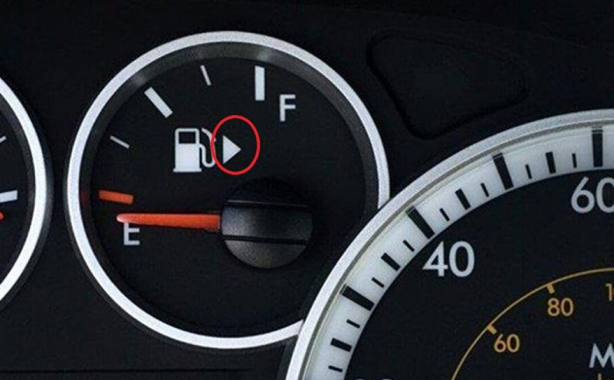 Otomobil göstergelerinde 'gizemli' üçgen işareti! Ne anlama geldiğini çok az kişi biliyor