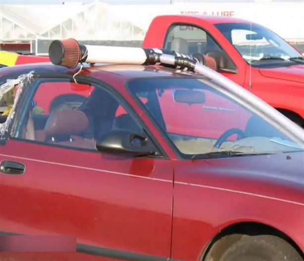 Foto - Otomobil hasarlarına komik çözümler