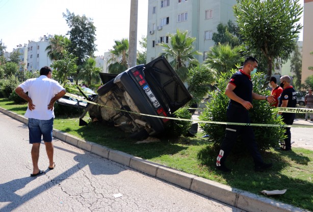 Foto - Otomobil hurdaya döndü! TYT sınavına yetişmeye çalışan kız kardeşler okula 200 metre kala trafik kaza geçirdi