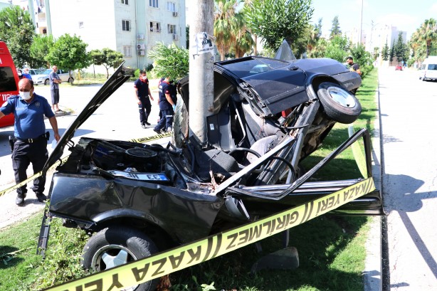 Otomobil hurdaya döndü! TYT sınavına yetişmeye çalışan kız kardeşler okula 200 metre kala trafik kaza geçirdi
