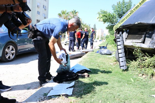 Foto - Otomobil hurdaya döndü! TYT sınavına yetişmeye çalışan kız kardeşler okula 200 metre kala trafik kaza geçirdi