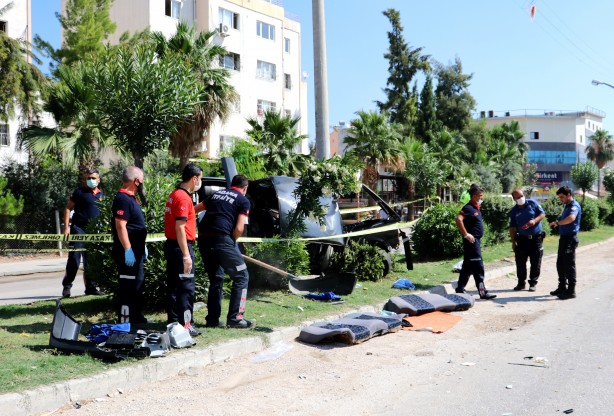 Foto - Otomobil hurdaya döndü! TYT sınavına yetişmeye çalışan kız kardeşler okula 200 metre kala trafik kaza geçirdi