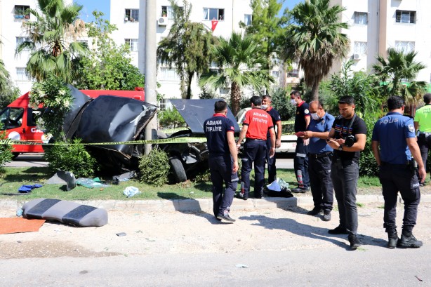 Foto - Otomobil hurdaya döndü! TYT sınavına yetişmeye çalışan kız kardeşler okula 200 metre kala trafik kaza geçirdi