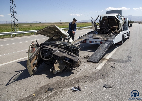Foto - Otomobil ikiye bölündü: Yaralılar var